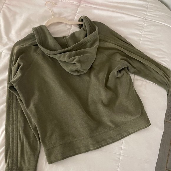 green cropped sweater - Picture 4 of 5